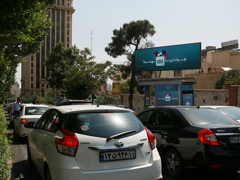 تبلیغ در ایستگاه اتوبوس بلوار نلسون ماندلا